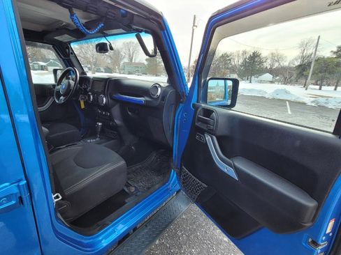 Used 2014 Jeep Wrangler Unlimited Sahara w/ Dual Top Group image 14