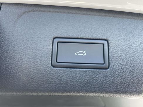 Certified 2026 Volkswagen Atlas Peak Edition AWD/4WD image 10