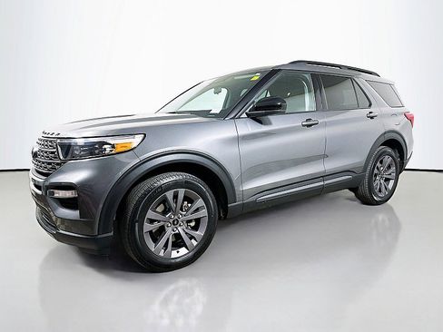 Used 2023 Ford Explorer XLT w/ Equipment Group 202A AWD/4WD image 3