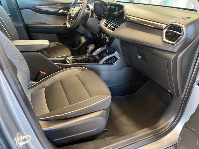 Used 2025 Chevrolet TrailBlazer LT AWD/4WD image 13