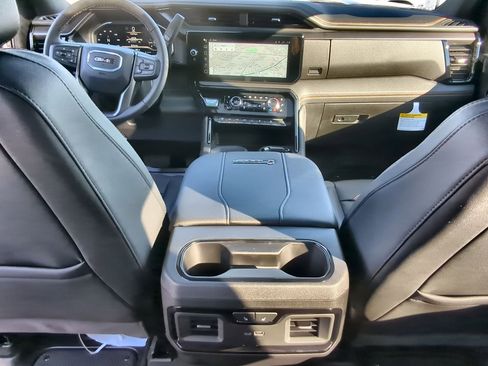 Used 2025 GMC Sierra 2500 AT4 w/ AT4 Premium Plus Package image 21