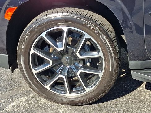 Certified 2023 Chevrolet Suburban RST AWD/4WD image 9