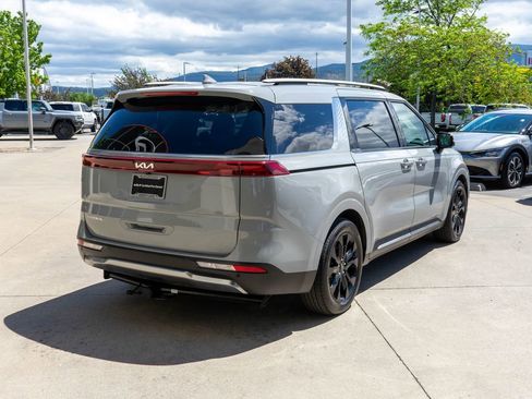 Used 2024 Kia Carnival SX FWD image 7