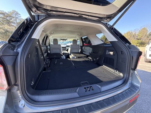 Used 2025 Ford Explorer Active w/ Active Comfort Package image 27