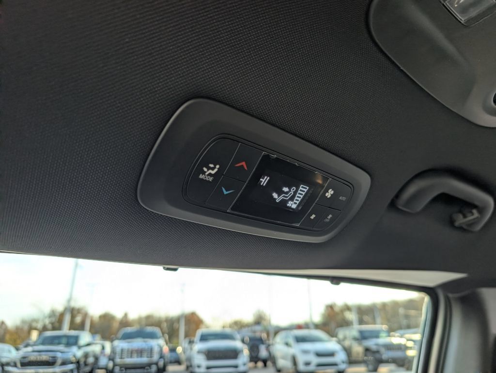 New 2026 Chrysler Pacifica Select w/ S Appearance Package FWD image 33
