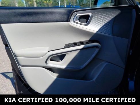 Certified 2025 Kia Soul LX image 19