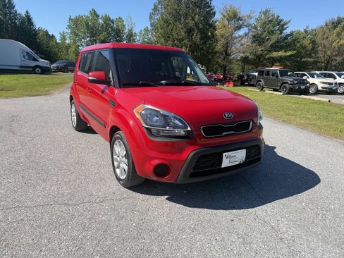 Used 2013 Kia Soul + FWD image 7