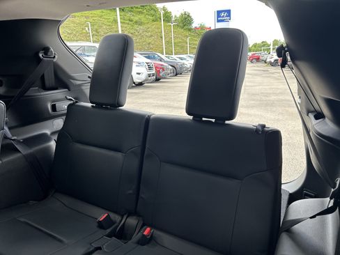 Used 2024 Mitsubishi Outlander SE AWD/4WD image 9