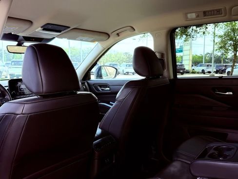 Used 2025 Nissan Pathfinder SL AWD/4WD image 23
