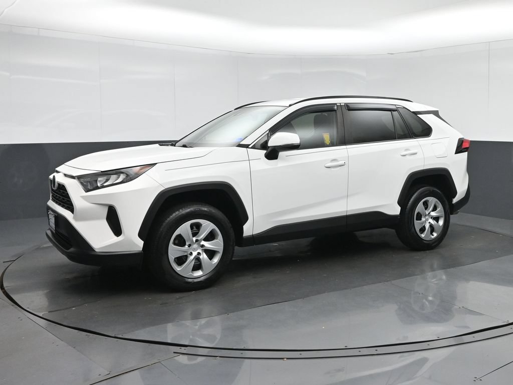 Used 2019 Toyota RAV4 LE FWD image 3