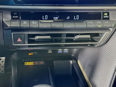 Used 2026 Toyota Camry SE w/ Convenience Package FWD image 16