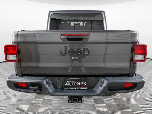 Used 2023 Jeep Gladiator Willys image 5