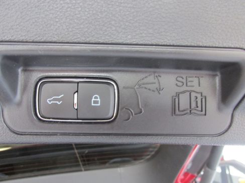 Certified 2022 Ford Explorer XLT w/ Equipment Group 202A image 28