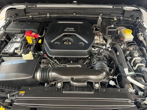 Used 2021 Jeep Wrangler Unlimited Sahara AWD/4WD image 11