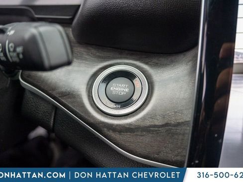 Used 2023 Jeep Grand Cherokee Limited w/ Black Appearance Package AWD/4WD image 13