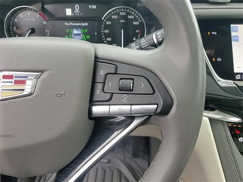 Used 2023 Cadillac XT6 Premium Luxury image 16