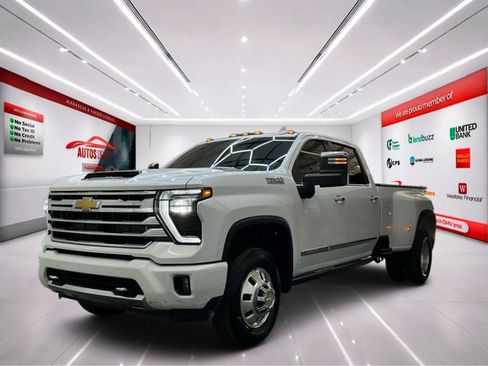 Used 2024 Chevrolet Silverado 3500 High Country w/ High Country Premium Package AWD/4WD image 4