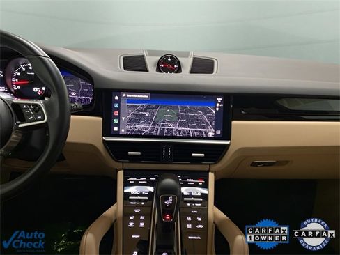 Used 2022 Porsche Cayenne w/ Premium Package image 13