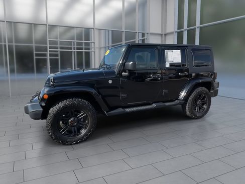 Used 2017 Jeep Wrangler Unlimited Sahara AWD/4WD image 4