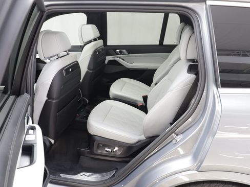 Used 2023 BMW X7 xDrive40i w/ Premium Package AWD/4WD image 16