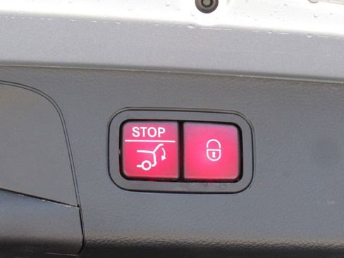 Used 2022 Mercedes-Benz GLC 300 4MATIC image 23
