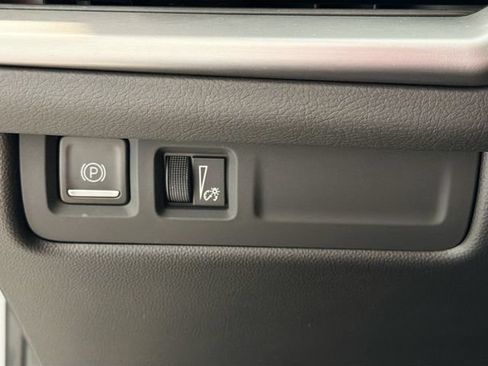 Used 2024 Cadillac XT4 Luxury w/ Cold Weather Package FWD image 10
