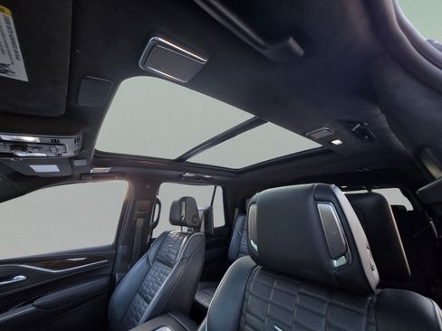 Used 2021 Cadillac Escalade Premium Luxury Platinum w/ LPO, Radiant Package AWD/4WD image 14