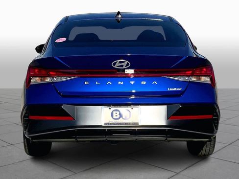 Used 2025 Hyundai Elantra Limited image 5
