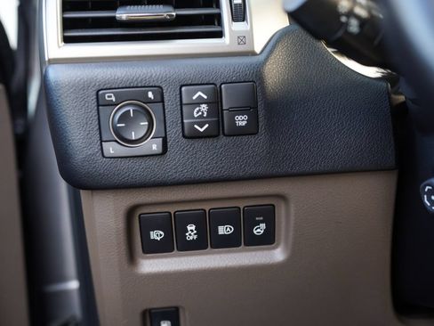 Used 2021 Lexus GX 460 Premium w/ Accessory Package AWD/4WD image 32