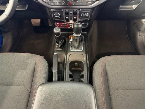 Used 2025 Jeep Wrangler Unlimited Rubicon w/ Convenience Group AWD/4WD image 20