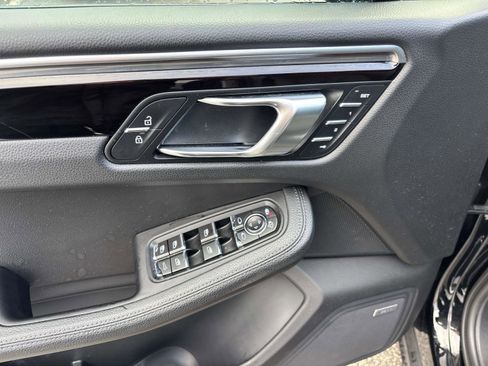 Used 2021 Porsche Macan w/ Driver Memory Package image 17