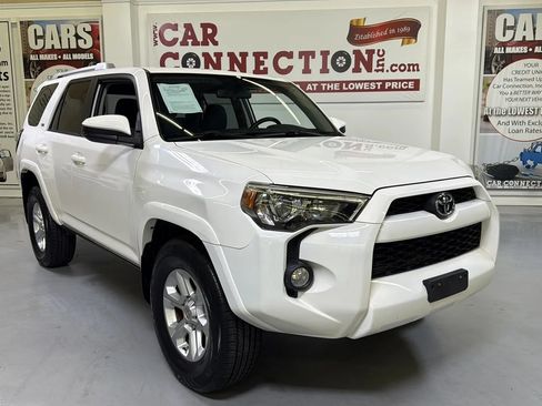 Used 2018 Toyota 4Runner SR5 RWD image 2