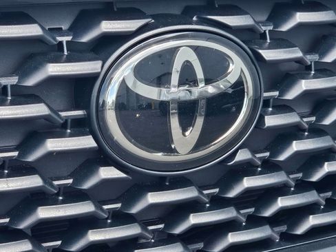 Used 2024 Toyota Corolla Cross L image 5