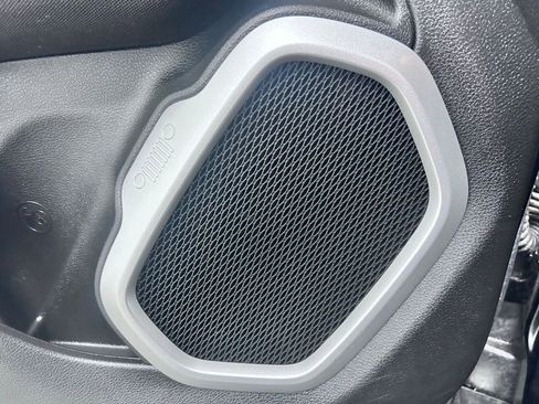 Used 2018 Jeep Renegade Latitude w/ Cold Weather Group image 6