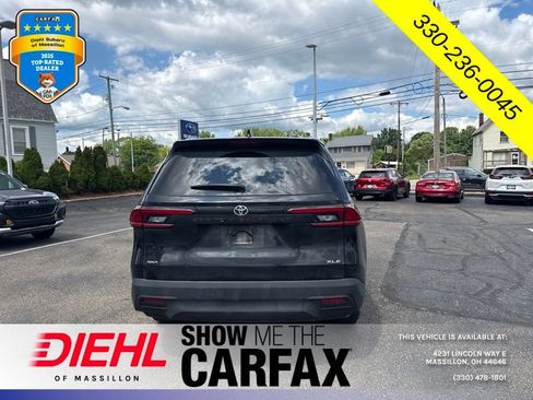 Used 2025 Toyota Grand Highlander AWD image 3
