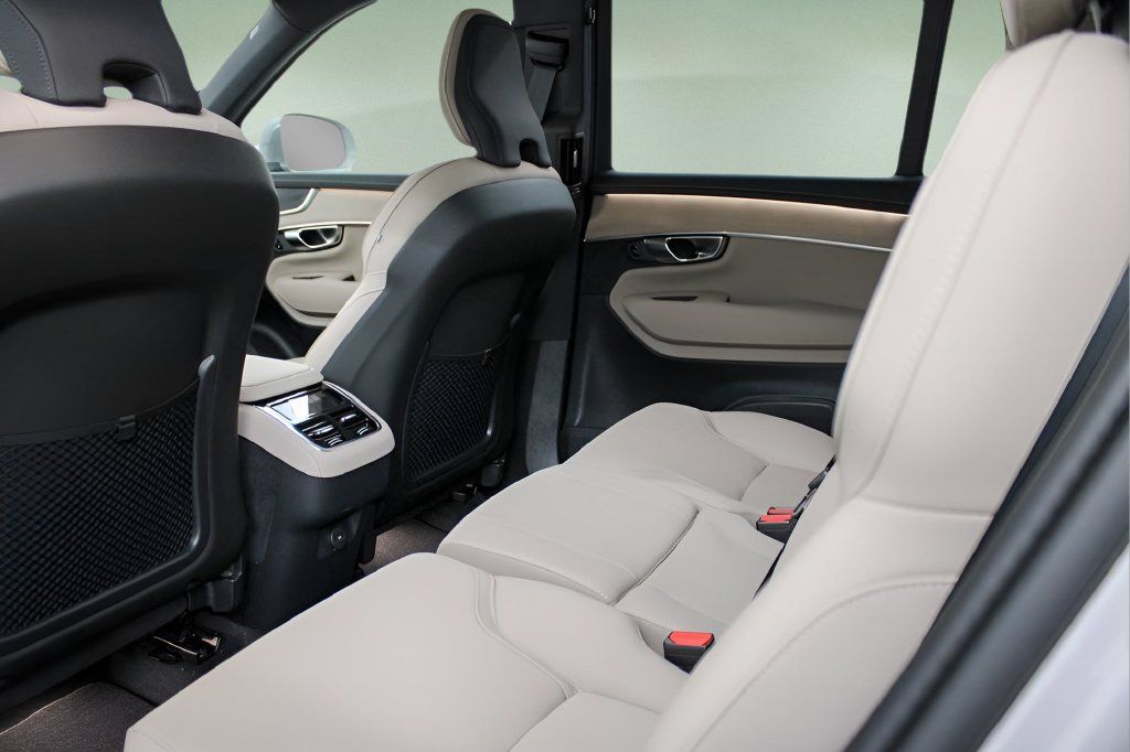 Certified 2026 Volvo XC90 B5 Plus w/ Protection Package Premier AWD/4WD image 12
