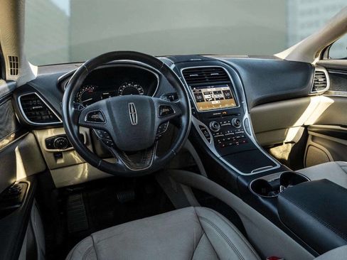 Used 2017 Lincoln MKX Select w/ Select Plus Package image 4