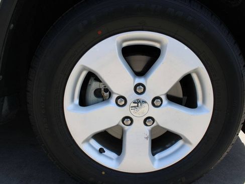 Used 2012 Jeep Grand Cherokee Laredo RWD image 18