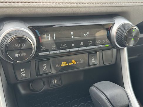 Used 2025 Toyota RAV4 XLE image 11