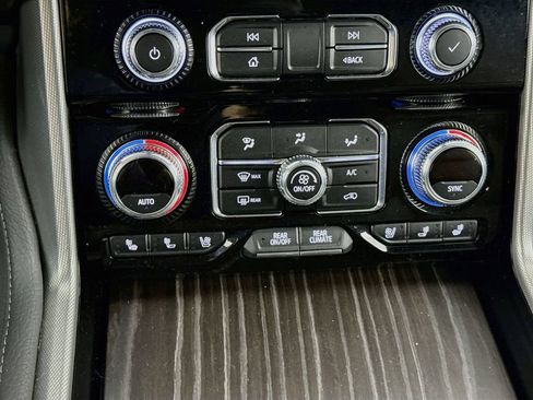 Used 2021 GMC Yukon XL Denali w/ Denali Premium Package AWD/4WD image 17