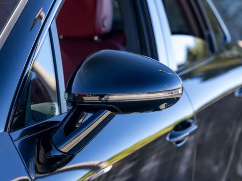 Certified 2025 Porsche Macan S image 18