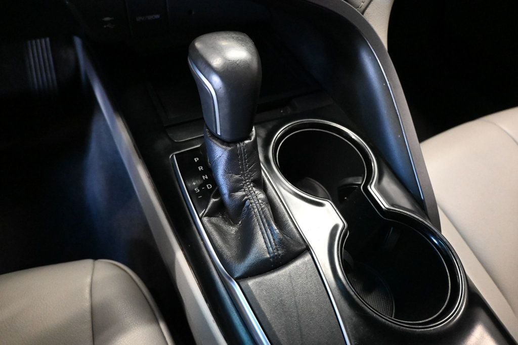 Used 2018 Toyota Camry SE FWD image 9