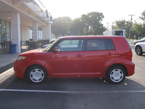 Used 2013 Scion xB FWD image 4