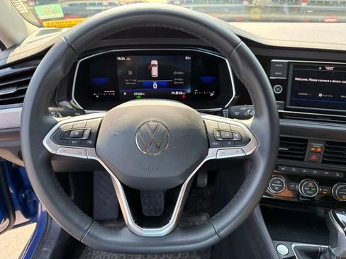 Used 2022 Volkswagen Jetta SE FWD image 22
