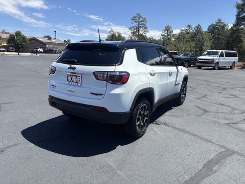 Used 2025 Jeep Compass Trailhawk w/ Trailhawk Convenience Group AWD/4WD image 4