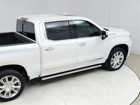 Used 2022 Chevrolet Silverado 1500 High Country w/ Technology Package image 19