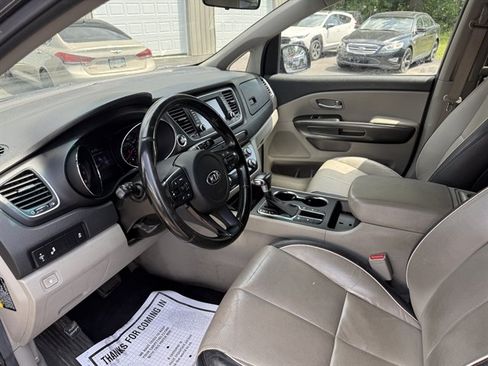 Used 2019 Kia Sedona EX FWD image 8