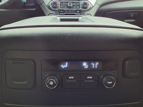 Used 2020 Chevrolet Suburban LT image 12