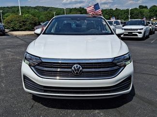 Used 2024 Volkswagen Jetta SE w/ Panoramic Sunroof Package FWD video 2