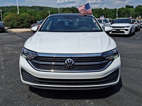 Used 2024 Volkswagen Jetta SE w/ Panoramic Sunroof Package FWD image 2